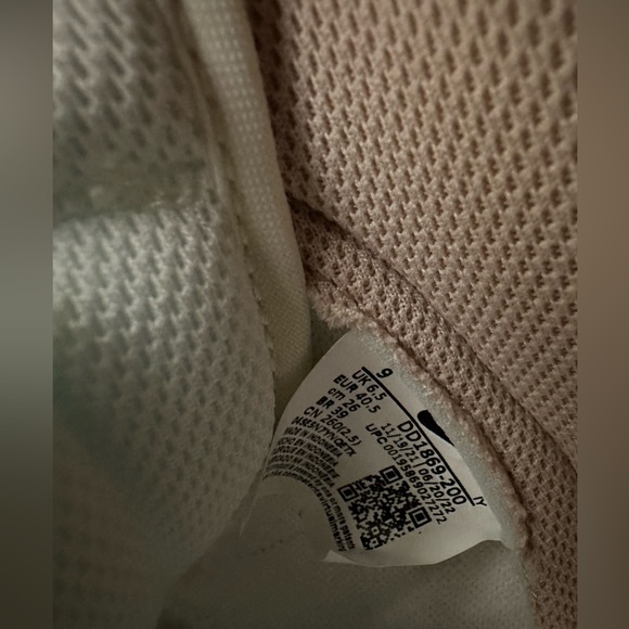 Women’s Nike Dunks - Picture 8 of 9